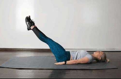 每天做两个运动,一周就能穿上小一码裤子